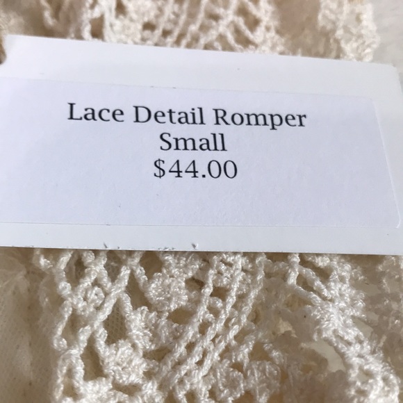 NWT Blu Pepper Lace Shorts Romper. Size Small - Picture 4 of 4